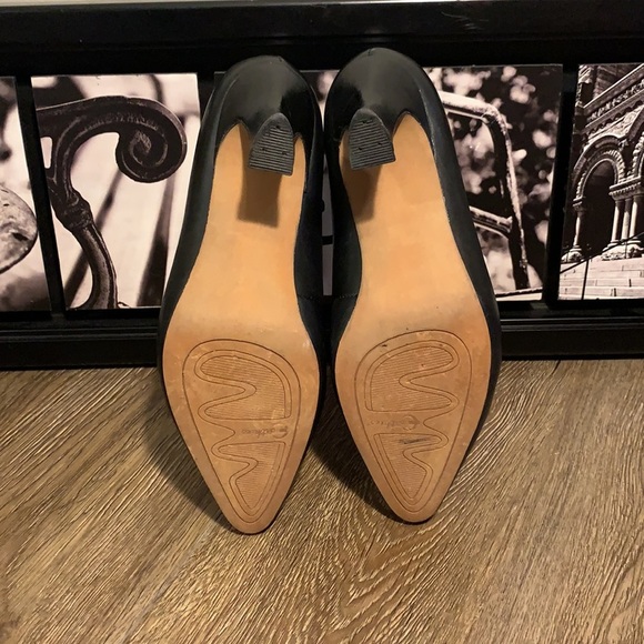 Earthies Mezzi Black Leather Heels - Picture 4 of 7